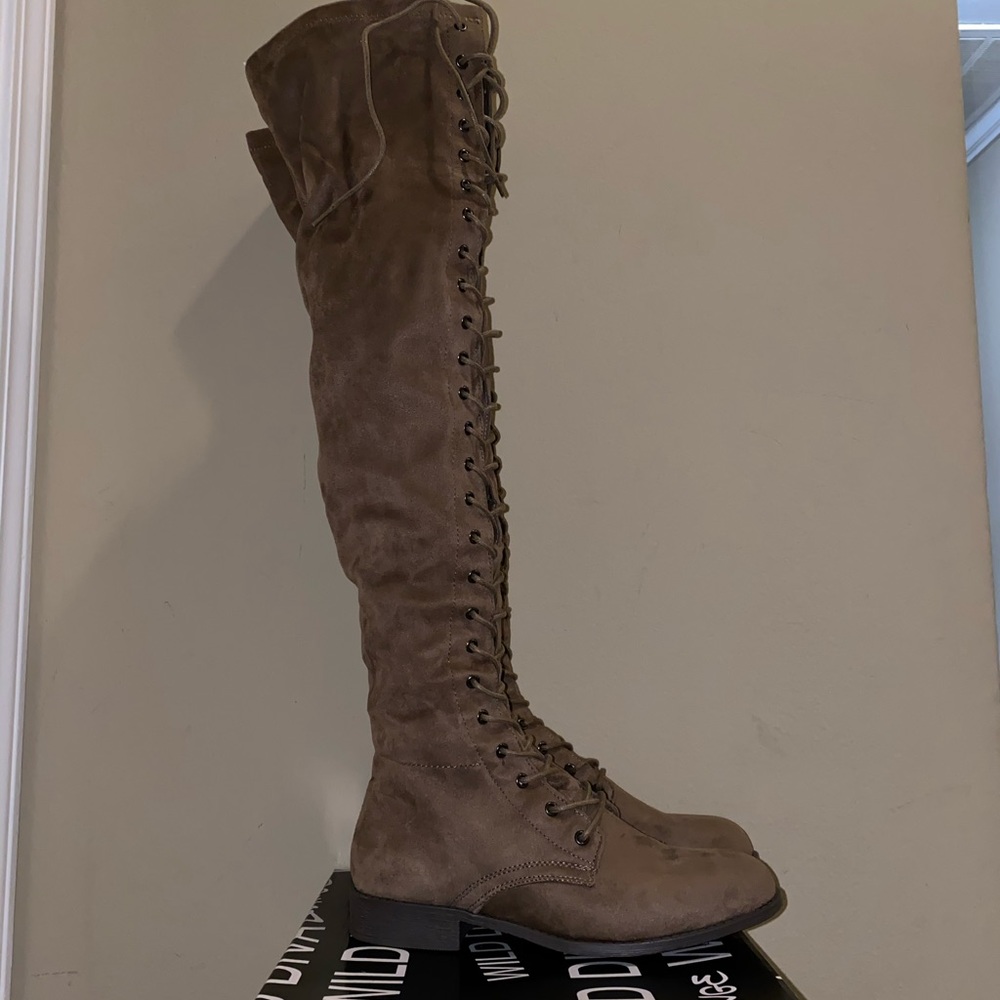 LACE UP KNEE HIGH BOOTS 😍